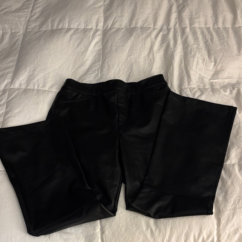 SPANX Kick crop